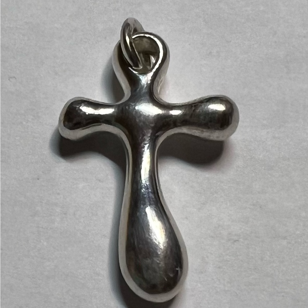 Sterling silver cross pendant